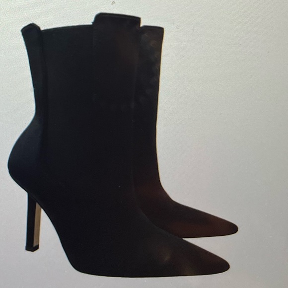 Good American |  Pointed Toe Chelsea Bootie - Picture 1 of 7